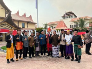 Pengalaman KH Cholil Nafis Upacara HUT ke-78 Kemerdekaan di Konjen RI Jeddah