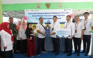 Peduli Penanggulangan Stunting, PT Jasamarga Gempol Pasuruan Bagikan 754 Dus Susu