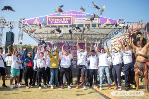 3.000 Mahasiswa Jalan Sehat Bersepatu Beda Warna, Unesa Pecahkan Rekor Muri