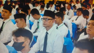 Bukti Semangat Tak Pudar, Kakek Ini Jadi Maba Tertua di Unismuh