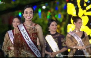 Potret 8 Artis Kompak Bergaya Bareng Buah Hati di Istana Berbatik