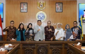 Tingkatkan Kontribusi pada Bangsa, Unair Tambah 7 Guru Besar Baru