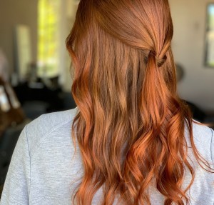 Lagi Tren Warna Rambut Pumpkin Spice Latte, Begini Cara Merawatnya