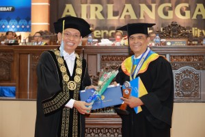 Kombes Pol Arnapi Jadi Wisudawan Terbaik S-3 Fisip Unair dengan IPK 3,97