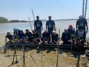 Penanaman 2.200 Mangrove dan Bersih-Bersih Pantai Awali Puncak Hari Santri 2023