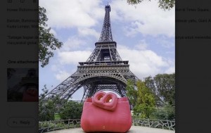 Setelah London, Buttonscarves Kini Pajang Nina Bag Raksasa di Menara Eiffel