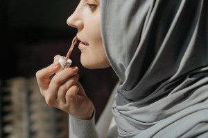 Bibir Sehat dan Lembab dengan 4 Langkah Lip Care Routine