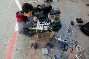 Jaga Gaza Tetap Online, Pahlawan Telekomunikasi Pertaruhkan Nyawa di Bawah Gempuran Israel