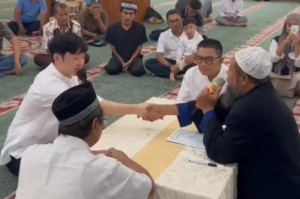 Helmy Yahya Dampingi Calon Mantu Korea Ucap Syahadat di Masjid Al Azhar