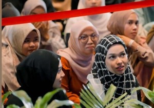 Ikut Kajian Ustaz Hanan Attaki, Rebecca Klopper Akui Sempat Insecure Tanya Soal Agama