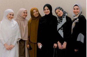 4 Artis Muda Ramai-Ramai Ikut Kajian Ustaz Hanan Attaki, Bikin Adem Lihatnya