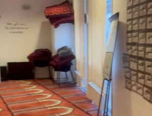 Mushola di University of Nottingham Sediakan Teh, Kopi dan Manisan untuk Jamaah