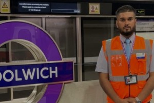 Muslim Inggris Sabet Penghargaan MBE karena Cegah Upaya Bunuh Diri 29 Kali