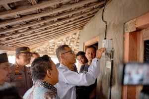 PLN Sambung Listrik Gratis 1.854 Warga Tak Mampu Melalui Program BPBL