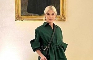 Dikecam WarganetAkibat Komentar Islamofobia, Selma Blair Minta Maaf