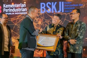 Kemenperin Beri Penghargaan National Lighthouse Industry 4.0 kepada AQUA Banyuwangi dan Pandaan