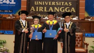 Bupati Lamongan dan Istri Wisuda Bareng dari Pascasarajana Unair