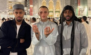 Usai Umrah Ramadhan, Anwar Hadid Merasa Dituntun Kembali ke Tuhan