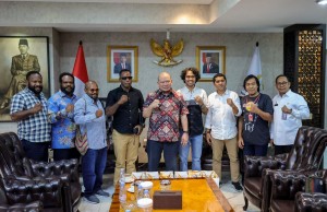 Diskusi Bareng Senator Papua, Ketua DPD RI Bicara Bangsa hingga Bola