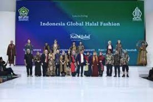 BPJPH Gandeng Pelaku Industri Tekstil dan Desainer Rilis Indonesia Global Halal Fashion