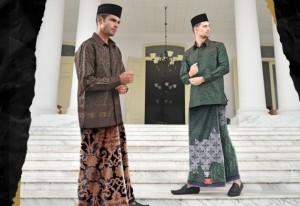 Tips Mix and Match Outfit Lebaran dengan Sarung, Terlihat Trendi dan Unik