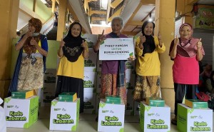 Kado Lebaran dari LMI untuk Buruh Gendong Pasar Beringharjo