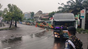 Terjang Hujan, 15 Bus Mudik Bareng PWNU Jatim Berangkat ke 7 Penjuru
