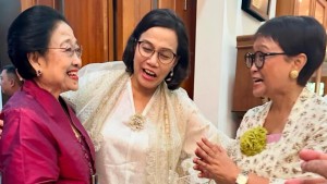 Sri Mulyani dan Retno Bercanda Dengan Mega, Ada Makna Apa?