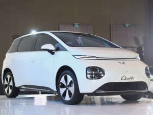Wuling Cloud EV Jadi Mobil Paling Laris Di Pameran Kendaraan Listrik