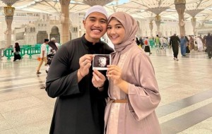 Bersyukur Erina Hamil, Kaesang Bagikan Hadiah Umrah Gratis untuk Pejuang Garis Dua