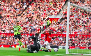 Leandro Trossard Bawa Unggul Arsenal 0-1 atas Manchester United di Babak Pertama