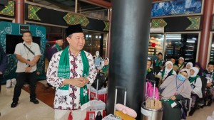 Dirjen PHU Lepas 435 Jemaah Haji Kloter II Embarkasi Jakarta Pondok Gede