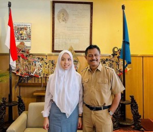 Lulus SMA, Putri Ariani Didoakan Jadi Cahaya bagi Semua Orang