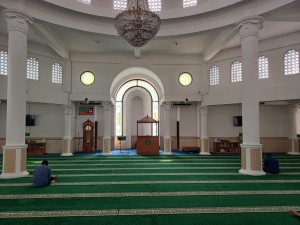 Masjid Al-Bina Kawasan GBK Bercorak Turki, Bikin Sholat Ingin Berlama-lama