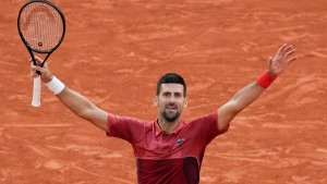 Masih Cidera, Djokovic Menang Lagi Setelah Main 4 Jam, 39 Menit
