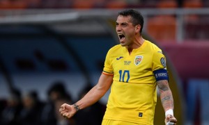 Gol Spektakuler Stanciu Bawa Rumania Unggul di Babak Pertama