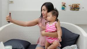 Penting, Orangtua Harus Bijak Unggah Foto Anak di Media Sosial