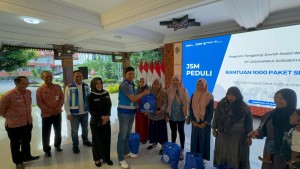 PT Jasamarga Salurkan 1.000 Paket Sembako untuk Masyarakat Mojokerto