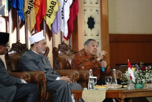 Moderasi Islam, Quraish Shihab Hadiahi Grand Syekh Al-Azhar Tafsir Al-Mishbah Berbahasa Inggris