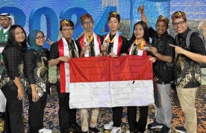 Membanggakan! 3 Siswa Indonesia Raih Medali Olimpiade Biologi di Kazakhstan