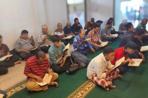 Buka 24 Jam, Masjid Ini Sediakan Matras, Bantal dan Makan Gratis
