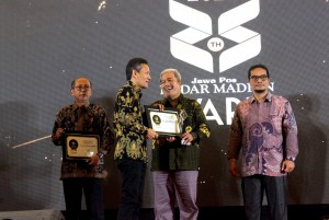 UMMAD (UMJT) Raih Innovative University Award dari Jawa Pos Radar Madiun