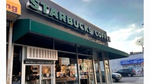 Starbucks Pecat CEO, Tunjuk CEO Baru Dengan Tugas Kembalikan Kejayaan