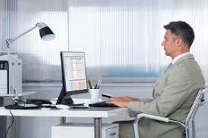 Kelamaan Duduk Picu Risiko Penyakit Jantung dan Stroke, Benarkah?