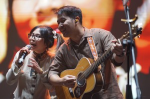 Bawakan Lagu Tak Perlu Ada Senja, Suara Kayu Pukau Penonton JTF 2024 di BRImo Stage