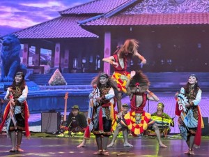 Bawakan Tari Lerok Lelono dan Prawira Wengker, PUI Seni Budaya Unesa Tampil di Bangkok