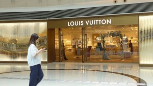 Warga China Gak Sanggup Lagi Beli Louis Vuitton, Prada, Chanel, Permintaan Barang KW Naik Gila Gilaan