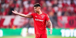 Mees Hilgers Gemilang, Calon Bek Timnas Indonesia Buat Man United Gigit Jari di Old Trafford