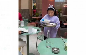 Simak Piawainya Arsy, Anak Anang-Ashanty Melayani Pengunjung Kafe