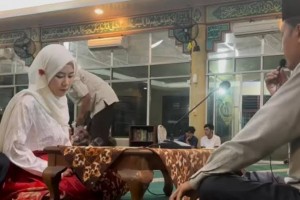 Baru Masuk Islam, Gamer Cantik Ini Belajar Ucap Bismillah Sebelum Makan